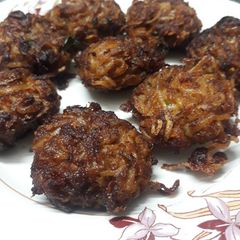 A picture of Pyaj kheema kebabs.