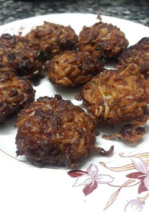 A picture of Pyaj kheema kebabs.