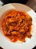 Huevo en Salsa Roja