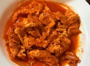 Una foto de Huevo en Salsa Roja