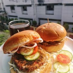 A picture of Beetroot veggie burger.