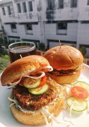 A picture of Beetroot veggie burger.