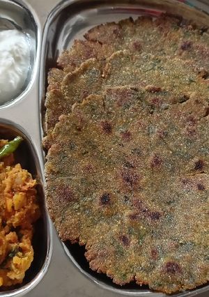 રાજગરા ના થેપલા (Rajgira Thepla Recipe In Gujarati) રેસીપી મુખ્ય ફોટો