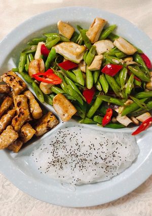 Gambar Buncis goreng tauhu, tempe bakar dan suhun