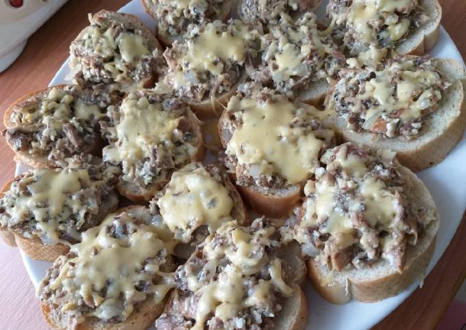 Горячие бутерброды с сайрой