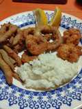 Rabas, cornalitos y langostinos rebozados con harina integral