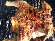 Una foto de condimentos para pollo a la parrilla