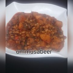 A picture of Beans and potatoes porridge.