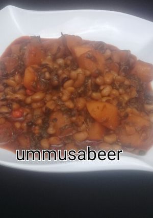A picture of Beans and potatoes porridge.