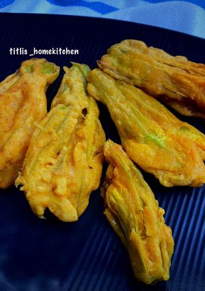 A picture of Kumro Phool Bora aka pumpkin flower fritter.