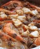 Guiso de bacalao y langostinos