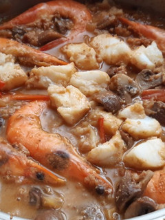 Una foto de Guiso de bacalao y langostinos