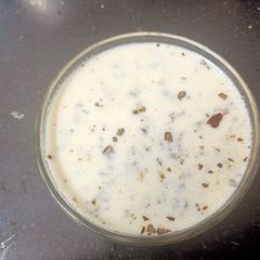 A picture of White sauce.