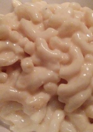 A picture of Mac & cheese.