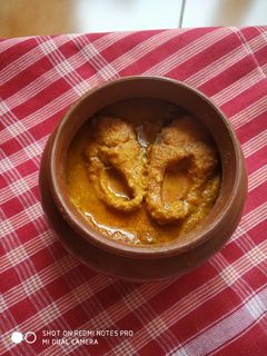 Qizlarning bir-biriga siyayotgani fotosuratlari