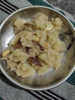 सूजी का हलवा(suji ka halwa recipe in hindi) रेसिपी मुख्य फोटो