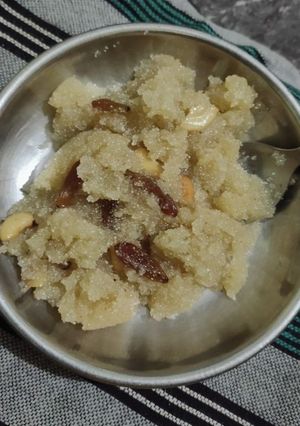 सूजी का हलवा(suji ka halwa recipe in hindi) रेसिपी मुख्य फोटो