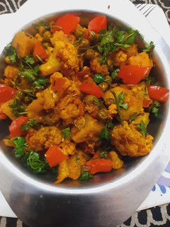 आलू मटर गोभी की सब्जी(aloo matar gobhi ki sabzi recipe in hindi) रेसिपी मुख्य फोटो