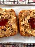 ขนมปังคุณ Kitty Tait (Sliced Almond with Apricot Jam and Almond Butter)🧈🍞🌰