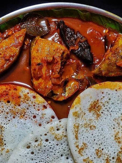 தோசையும் மீன் குழம்பு (Dosai and meenkulambu recipe in tamil) செய்முறை முக்கிய புகைப்படம்