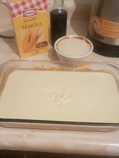 Una foto de Sémola con leche y caramelo