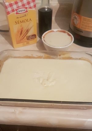 Una foto de Sémola con leche y caramelo