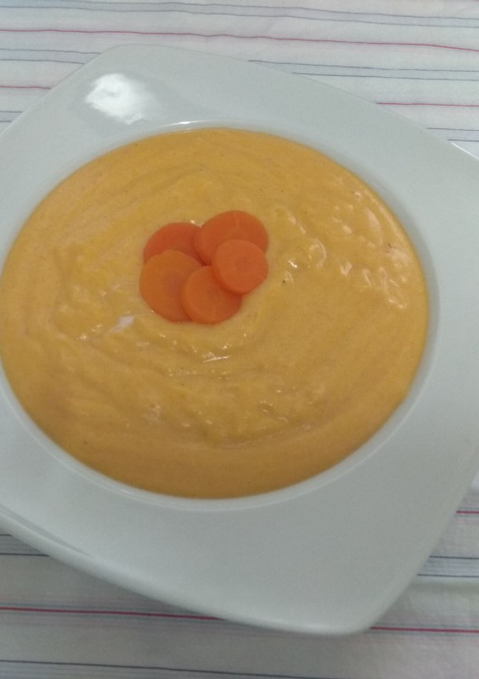 Una foto de Crema de zanahoria, patata y quesitos