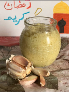 A picture of Garlic paste.