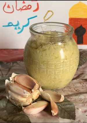 A picture of Garlic paste.