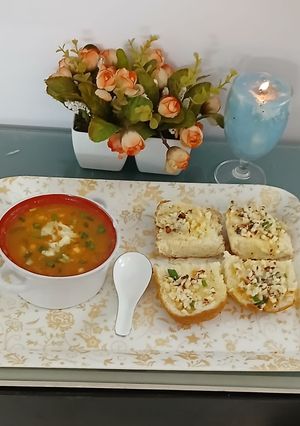 A picture of Minestrone soup.