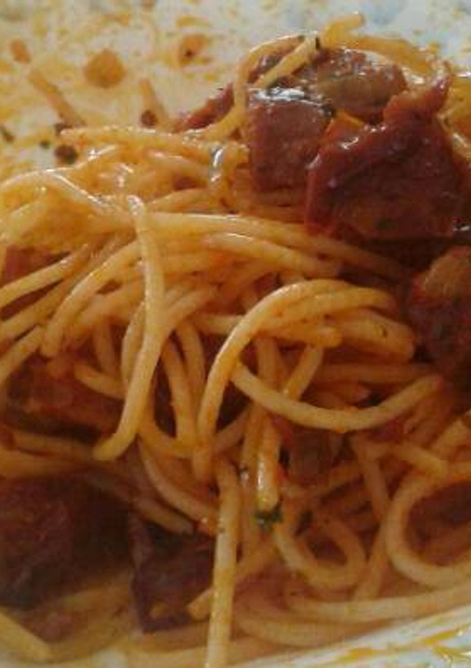 Una foto de Pasta con tomates secos y chorizo