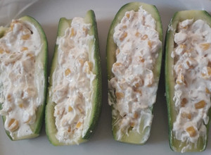 Una foto de Calabacitas rellenas de elote y Philadelphia