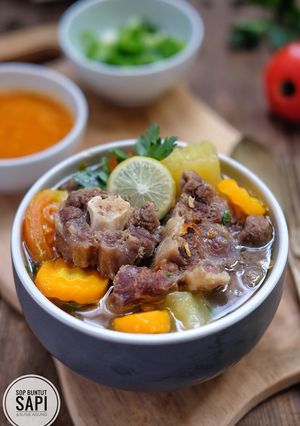 Foto resep Sop buntut (oxtail soup)