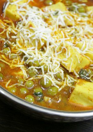 A picture of Mom Style Matar Paneer.