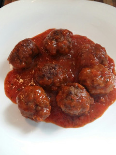 Una foto de Albóndigas con tomate natural