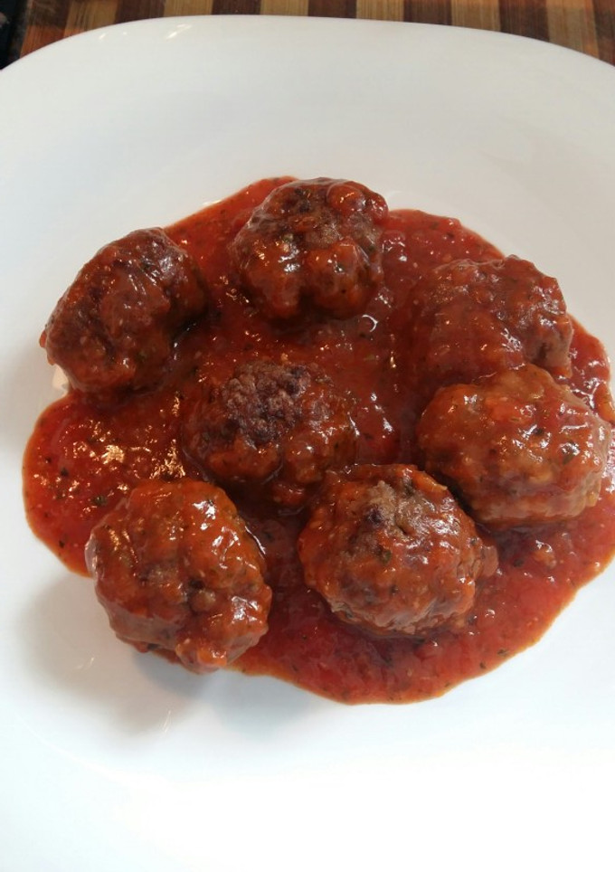Una foto de Albóndigas con tomate natural
