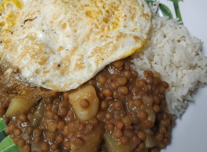 Una foto de Lentejitas con papa🍛