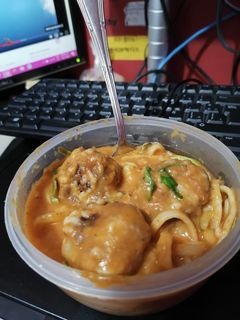 Una foto de Espagueti sin gluten con albóndigas de Champiñón
