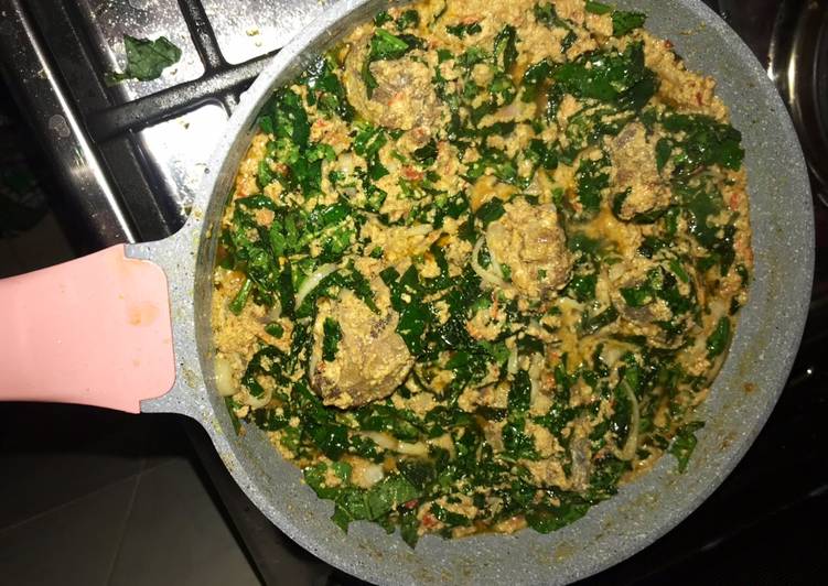 Recipe of Speedy Egusi soup with Ram and Chicken Broth