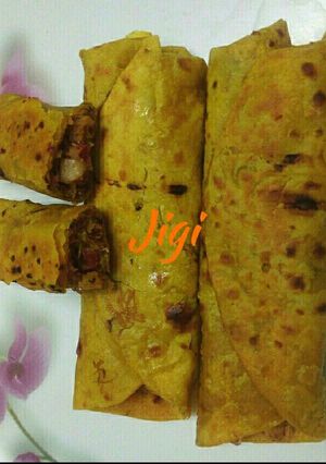 A picture of Seviya & mix vegetables roll.