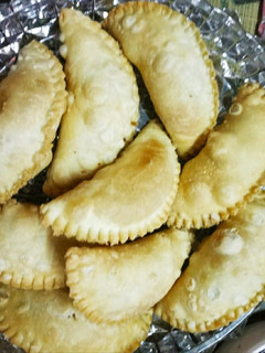सूजी मावा की गुजिया (Suji mawa ki gujiya recipe in hindi) रेसिपी मुख्य फोटो