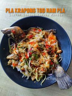 Gambar Pla Krapong Tod Nam Pla (Siakap Goreng Kerabu Mangga)