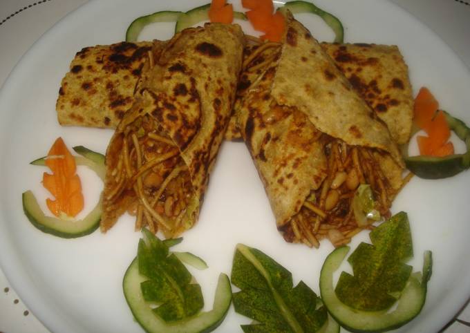 Recipe of Favorite Stuffed Dosa parantha(with noodles and soyabean)