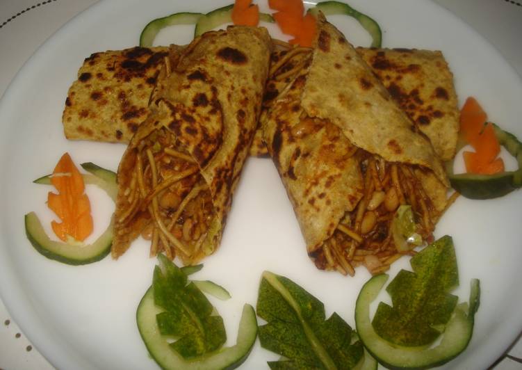 Simple Way to Make Perfect Stuffed Dosa parantha(with noodles and soyabean)