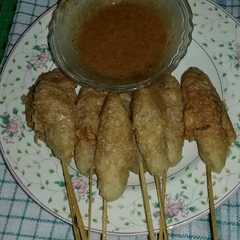 A picture of Sempol Ayam sambal kacang.