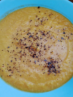 Una foto de Puré de zanahoria, calabaza y maíz. 🥕🎃🌽