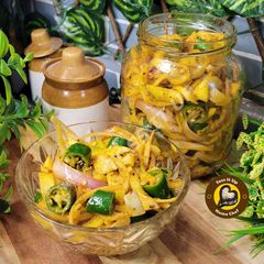 A picture of Instant Raw Mango Pickle Aam Ki Kachri.