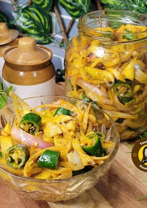 A picture of Instant Raw Mango Pickle Aam Ki Kachri.