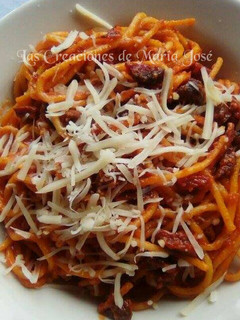 Una foto de Espaguettis con chorizo de vaca