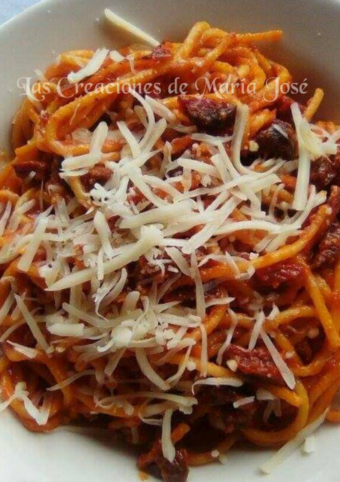 Una foto de Espaguettis con chorizo de vaca